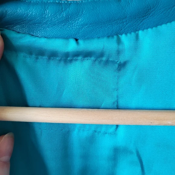 1980s teal blue leather jacket and pencil skirt, 3 piece suit set - Picture 11 of 16